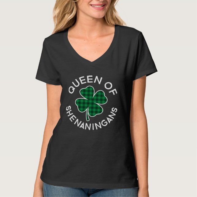 Queen Of Shenanigans Plaid Lucky C St Patrick's Da T Shirt (Framsida)