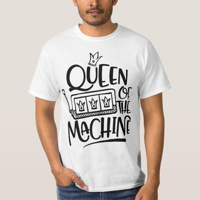 Queen Of The Machine Funny Slot Machine Gambling  T Shirt (Framsida)