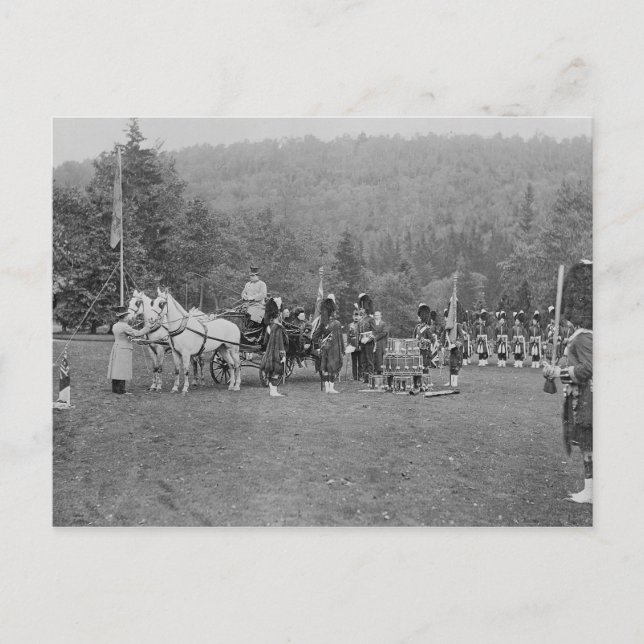 Queen Victoria presenterar färg Vykort (Framsida)