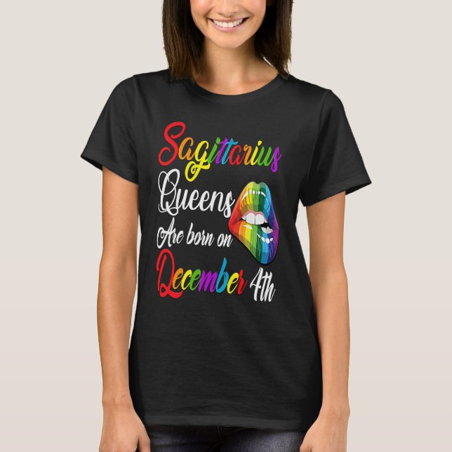 Queens Are Born on December 4th Rainbow Lips Sagit T Shirt (Framsida)