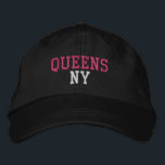 QUEENS NY Simple Shock rosa and White on Black Broderad Keps<br><div class="desc">Söt QUEENS NY Shock rosa och White broderade på svart bomullshatt. Embroidery är anpassade till andra färg-alternativ genom att klicka på knappen "Redigera design" verktyg. Du kan också välja färg på huvudobjektssidan.</div>