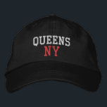 QUEENS NY Simple White and Red on Black Broderad Keps<br><div class="desc">QUEENS NY White och Red är broderade på svart bomullshatt. Embroidery är anpassade till andra färg-alternativ genom att klicka på knappen "Redigera design" verktyg. Du kan också välja färg på huvudobjektssidan.</div>