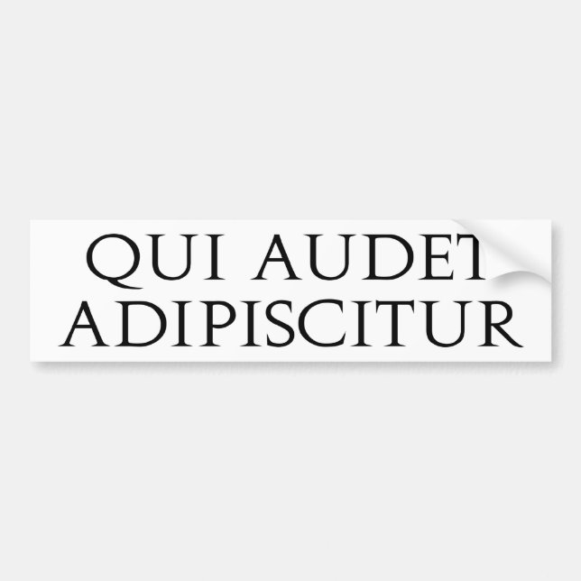 Qui Audet Adipiscitur Bildekal (Framsidan)
