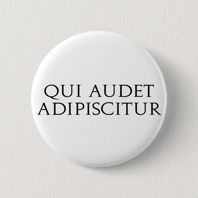 Qui Audet Adipiscitur Knapp (Framsida)