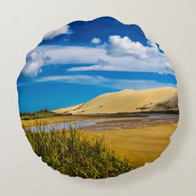Quicksand stream nära 90-Mile Beach, Nya Zeeland Rund Kudde (Baksidan)