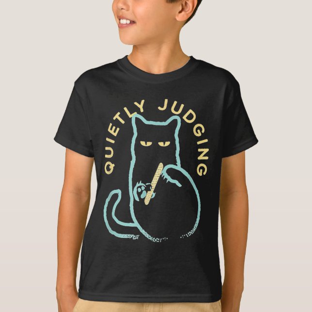 Quietly Judging Funny Novelty Cat Lover Cat Owner  T Shirt (Framsida)