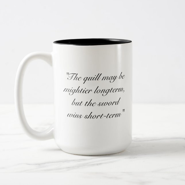 Quill & Sword Anyarian Quote Mugg (Vänster)