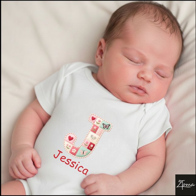 Quiltad patchwork initialbokstav J barnkammare T Shirt (This is a sample design. There are several models to choose from, with the name and color changed.)