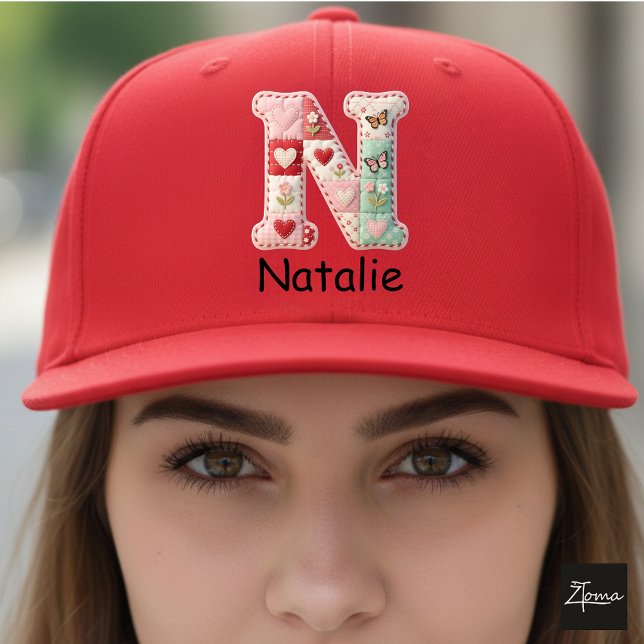Quiltad patchwork initialbokstav N barnkammare Keps (This is a sample design. There are several models to choose from, with the name and color changed.)