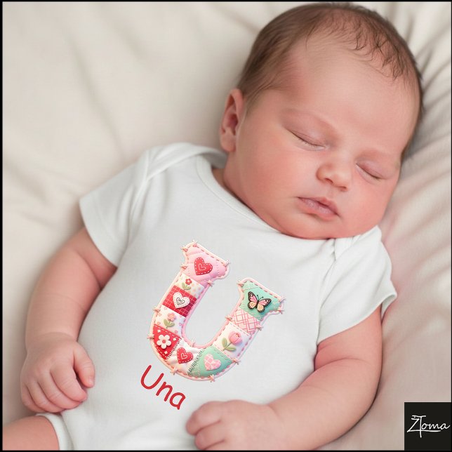 Quiltad patchwork initialbokstav U barnkammare T Shirt (This is a sample design. There are several models to choose from, with the name and color changed.)