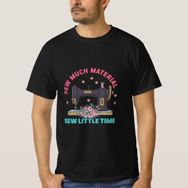 Quilter Gift | Sew Much Material T Shirt (Framsida)