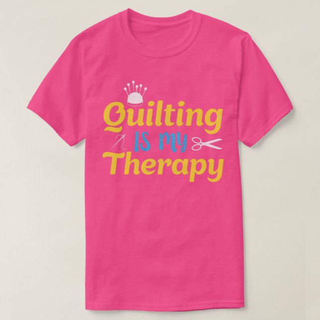 Quilting är min terapeutiskt underbara syningsgåva t shirt (Design framsida)