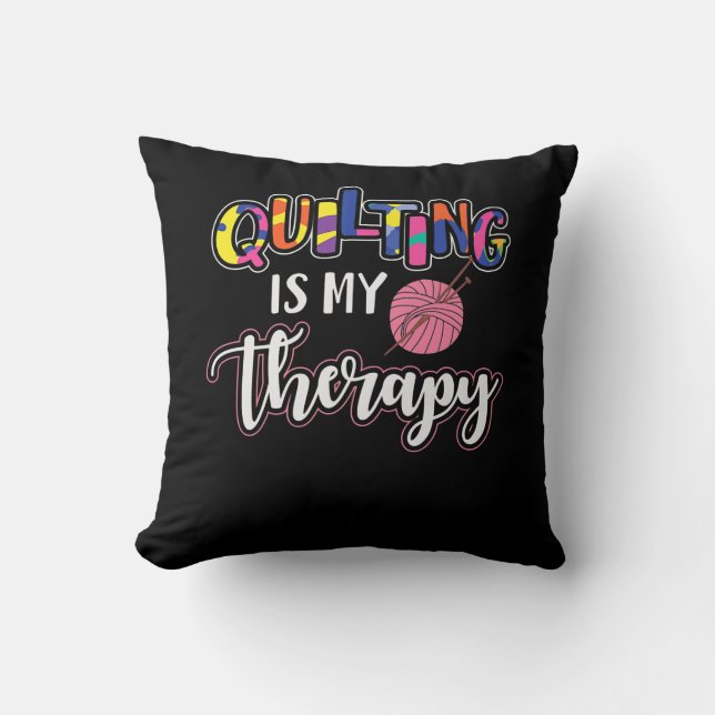 Quilting är min terapi | Funny Quilting Älskare Gi Kudde (Framsida)