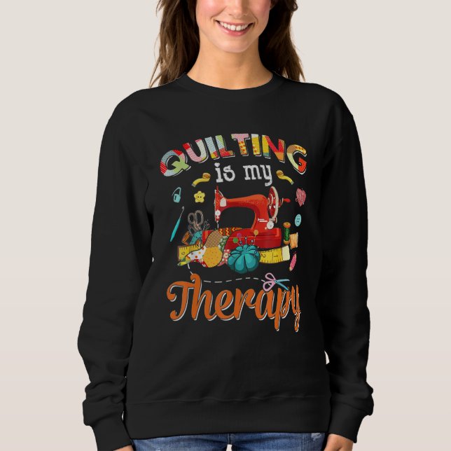 Quilting Is My Therapy Quilting   For Women Sewing T Shirt (Framsida)