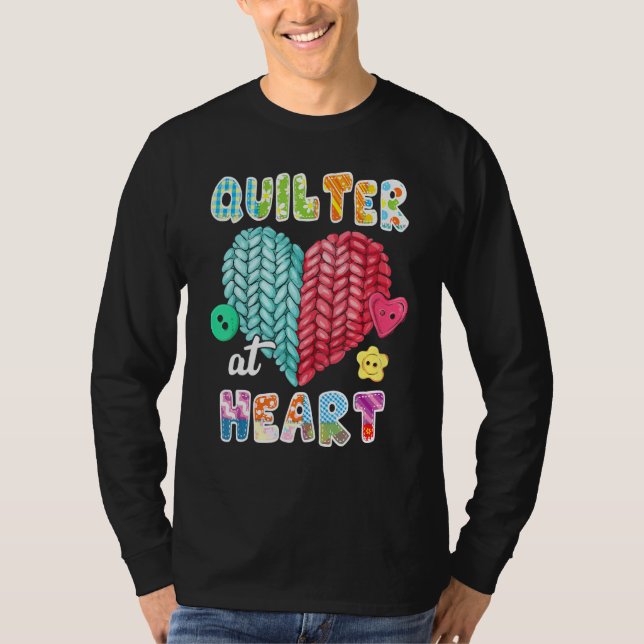 Quilting  Quilter At Heart Quilt Sewing Is My Favo T Shirt (Framsida)
