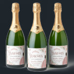Quinceañera  Blommigt Ro Guld Dress Princess<br><div class="desc">Anpassa dessa vackra blommigt ro guld-märken med mousserande vin champagne flaska lätt och snabbt. Klicka bara på Redigera med Design Verktyg om du vill redigera text, text, teckensnitt stil, storlekt teckensnitt, teckensnitt färg, lägga till mer text, flytta eller ta bort bilder. Smögorna, quince-flickan och krona är rörliga, flexibla, multiplikerbara och...</div>