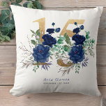 Quinceanera Blue Ro Blommigt Guld nummer 15 Kudde<br><div class="desc">Personlig 15:e födelsedagskudden - vacker keepsaké för att fira Quinceañera för en speciell ung kvinna. Utformningen har ett guld nummer 15 med vackra blåblommor, grönska och löv i ro. Mallen är konfigurerad så att du kan anpassa redot med namn och födelsedatum eller händelse för kvitten. Bläddra i butiken om du...</div>