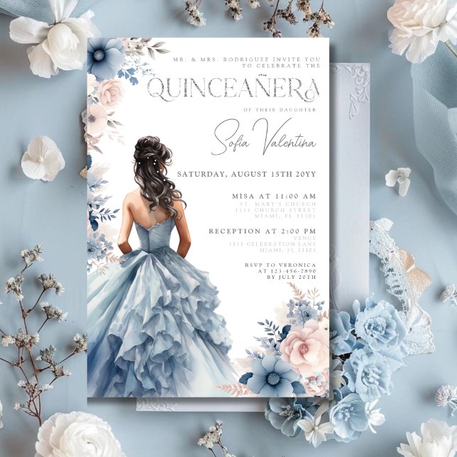 Quinceañera Dusty Blue Gown Rosa Blommigt Brunette Inbjudningar (Quinceañera Dusty Blue Gown Pink Floral Brunette Invitation)