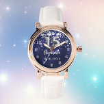 Quinceanera navy blue silver stjärtar armbandsur<br><div class="desc">Quinceañera-gåva. En marin blå bakgrund färg med faux silver-stjärnor. Den blå färg är ojämn. Lägg till namn,  datum.</div>