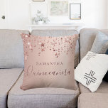 Quinceanera ro guld stjärnor namn kudde<br><div class="desc">En kudde för ett Quinceañera,  15:e årligt flickors rum. En faux ro guld-bakgrund med en elegant faux ro guld mousserande stjärnor. Texten: Quinceañera är skriven i mörk ro guld med ett stort modernt handskript i stil. Tempera för en namn.</div>