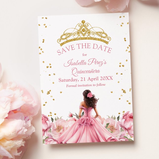 Quinceanera Rosa Blommig Prinsessa Spara Datum Inbjudningar (Quinceanera Pink Floral Princess Save the Date Invitation on a table with light pink peonies.)