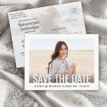Quinceañera Spara datum 2 Foto Minimalistisk Meddelande Vykort<br><div class="desc">Dela de glada nyheterna om en kommande Quinceañera-firning med snygga 2-foto "save the date"-postkortsinbjudningar. Bilderna och all text på denna mall är enkla att anpassa. Färgerna, typsnittsstilarna och överlagringsopaciteten kan enkelt anpassas med Zazzle Design Editor-verktyget. Den moderna minimalistiska svart-vita designen har elegant enkel typografi och två bilder som du väljer....</div>