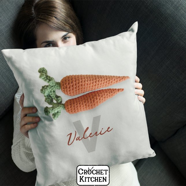 Quirky Amigurumi Minimalist Crochet Carrots Namn Kudde (Skapare uppladdad)