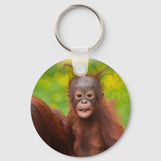 Quirky Charm of an Orangutan Baby Nyckelring (Framsida)
