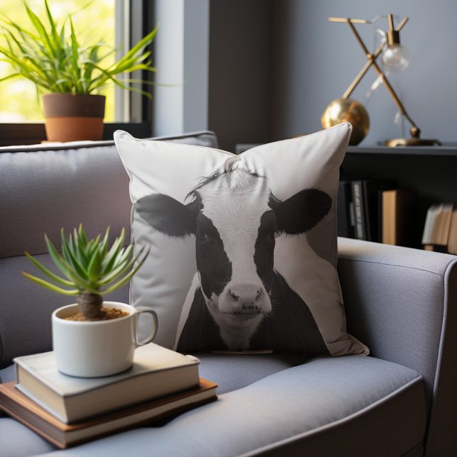 Quirky Cow Black and White Novelty Kudde (This quirky cow pillow is sure to "mooove" you and will look so perfect in a glam rustic decor.)