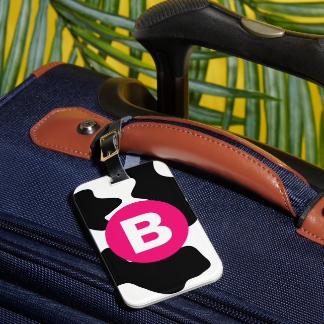 Quirky Cow Patch Pattern Pink Monogram Bagagebricka (Framsida Insitu 1)