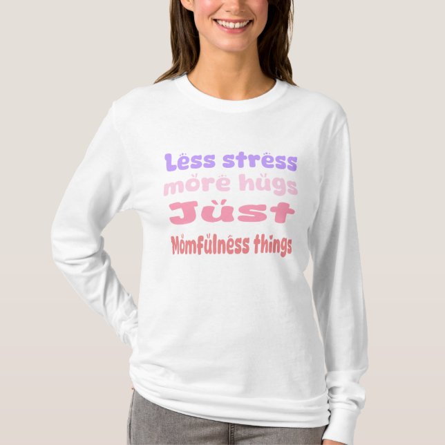 Quirky Hug Momfulness white T Shirt (Framsida)