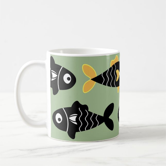 Quirky Seamless Black Fish Mönster med Gult Kaffemugg (Vänster)