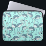 Quirky Stripe Turquise Flamingos Mönster Laptop Fodral<br><div class="desc">Snyggt och snabb turkos flamingomönster med stripey flamingos och subtilt stripey flamingos.</div>