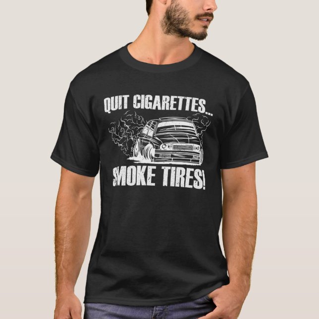 Quit Cigarettes Smoke Tires  Car Enthusiast T Shirt (Framsida)