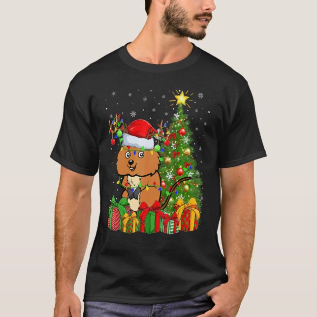 Quokka   Xmas Holiday Santa Quokka Christmas Tree T Shirt (Framsida)