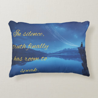 Quote on Silence Pillow Prydnadskudde