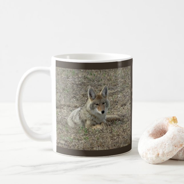 R22 Coyote Liggande Kaffemugg (Med munk)