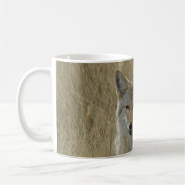 R2 Coyote i högt gräs Kaffemugg