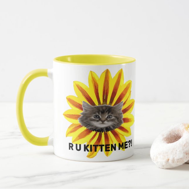 R U KITTEN MIG? Solrosblomma Katti Ansikte Humoral Mugg (Med munk)