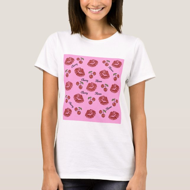 RAB Rockabilly Cherry Kisses på Rosa Tee (Framsida)
