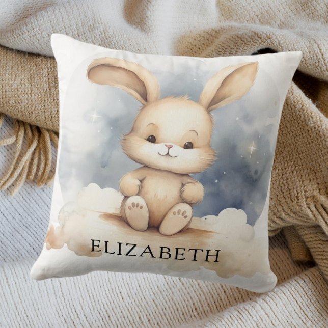 Rabbit baby blue himlar beige boho plantskola kudde (Skapare uppladdad)