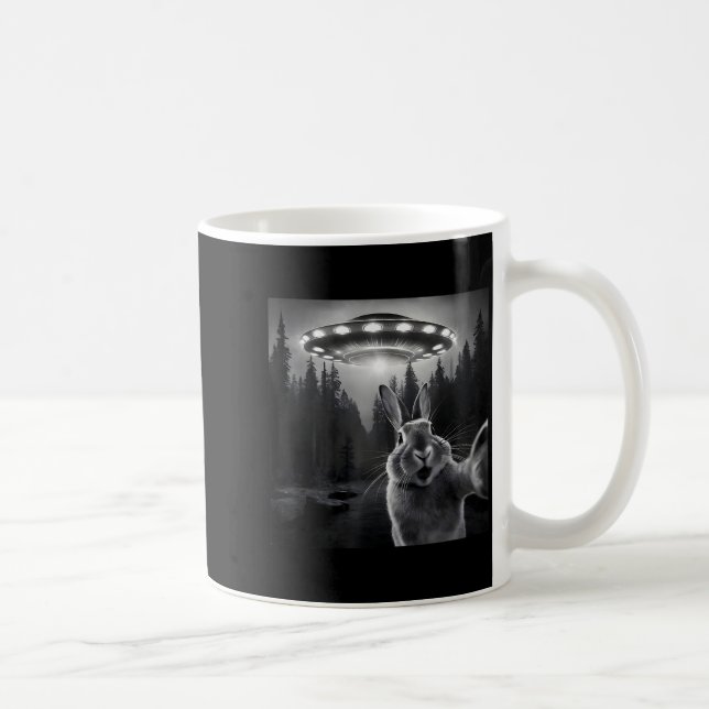 Rabbit Selfie With Ufo - Funny Bunny Graphic Alien Kaffemugg (Höger)
