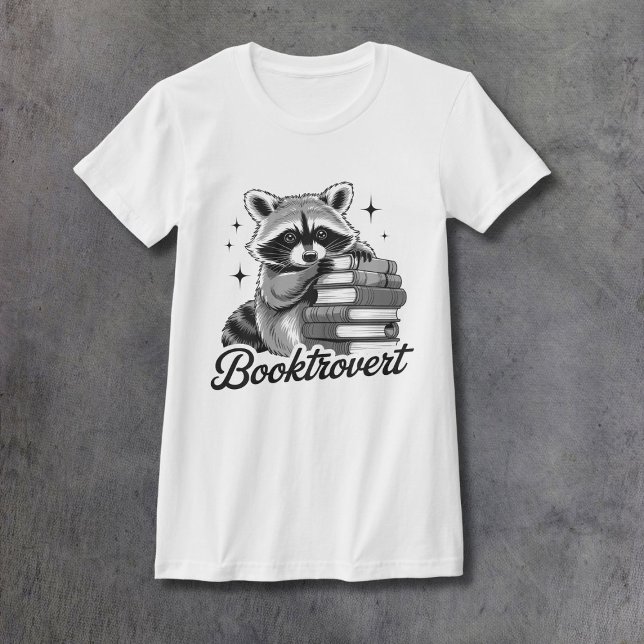 Raccoon Booktrovert Women's Fitted T Shirt (Skapare uppladdad)