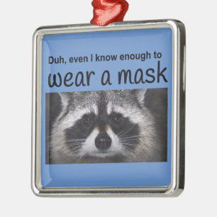 Raccoon Carry Corona all Covid 19 av Funnycomb Julgransprydnad Metall