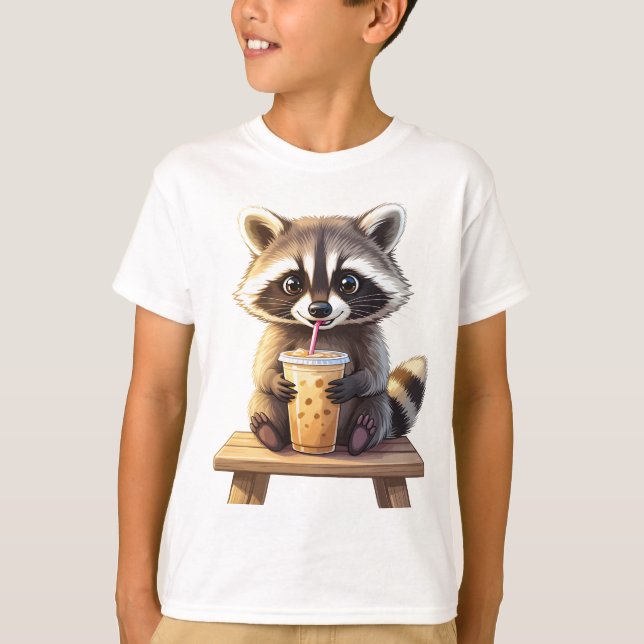 Raccoon Drinking Iced Coffee T Shirt (Framsida)