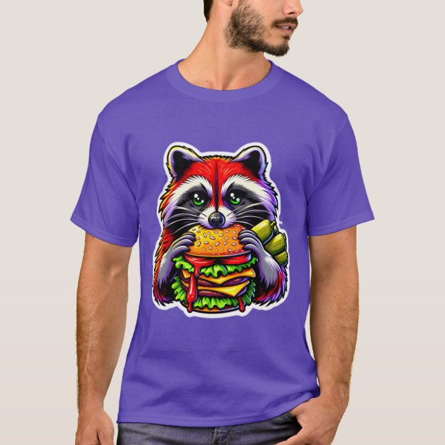 RACCOON EATING CHEESEBURGER 4 T SHIRT (Framsida)