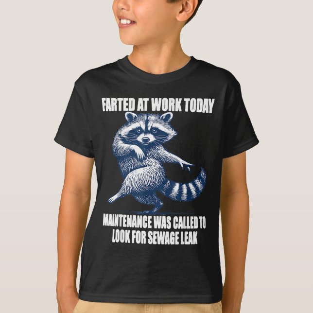 Raccoon Farted At Work Today Maintenance Was Calle T Shirt (Framsida)