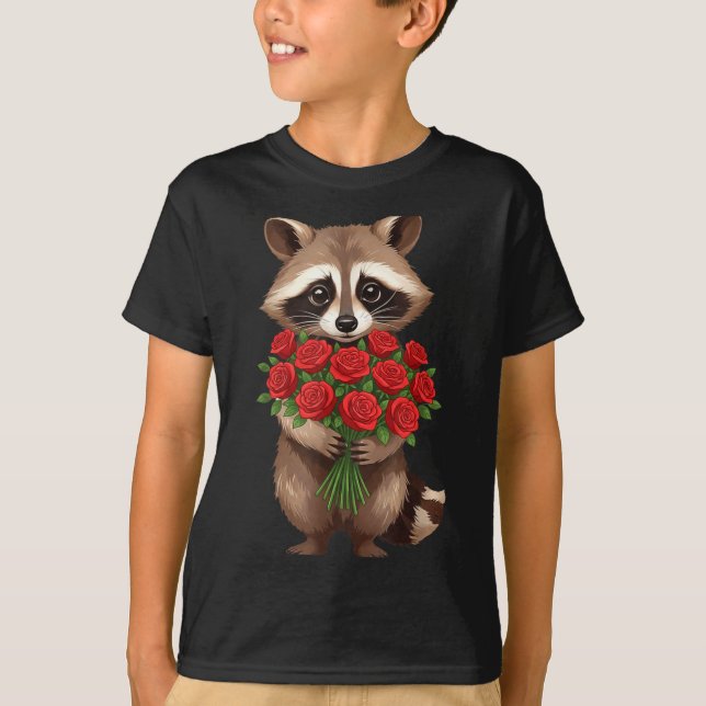 Raccoon Holding Red Rose Cute Raccoon Valentine An T Shirt (Framsida)