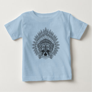 Raccoon i befjädrat krighättaklotter t-shirt