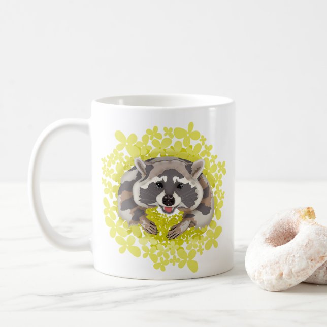 Raccoon med gula blommor kaffemugg (Med munk)